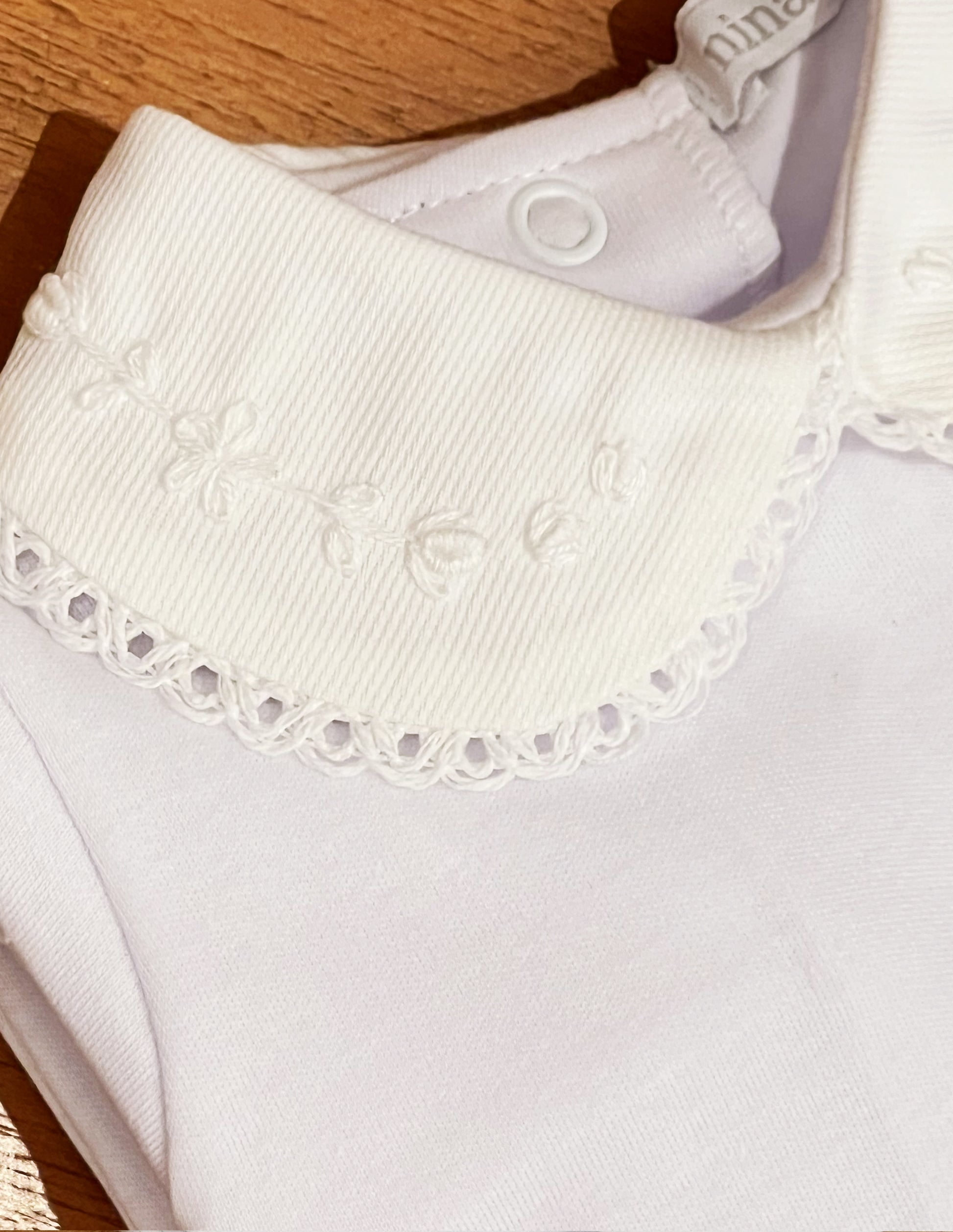 Body Bordado Flores Brancas Rococó - Nina & Maria Baby Store