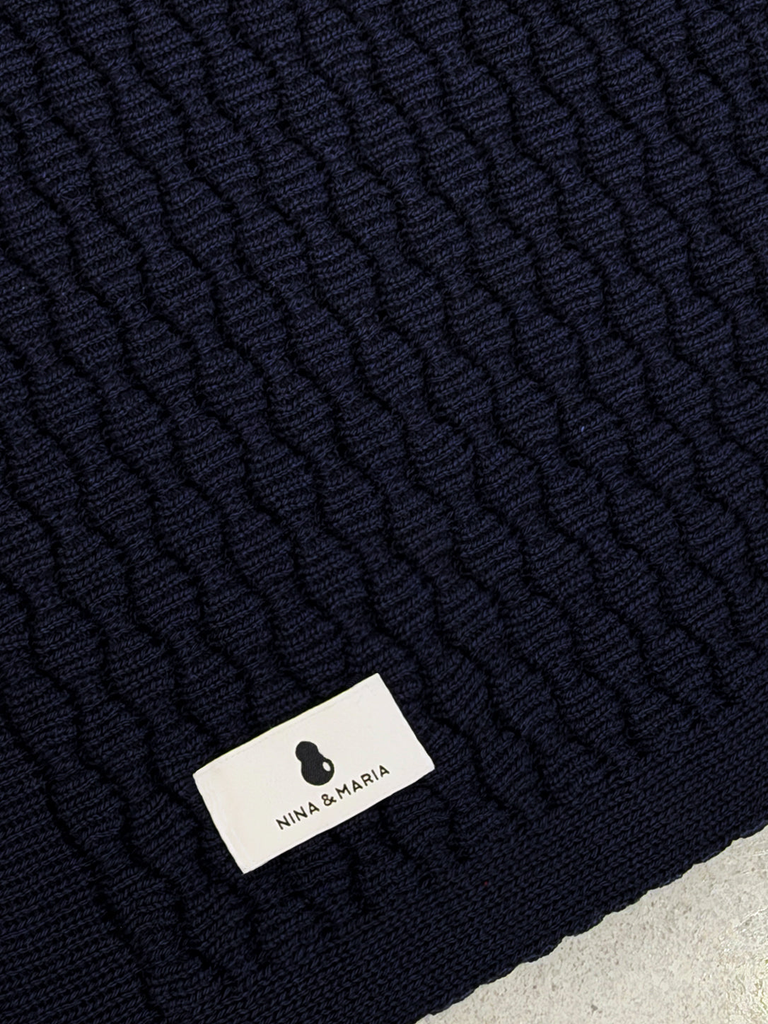 Manta Colméia Marinho Noite - Nina & Maria Baby Store