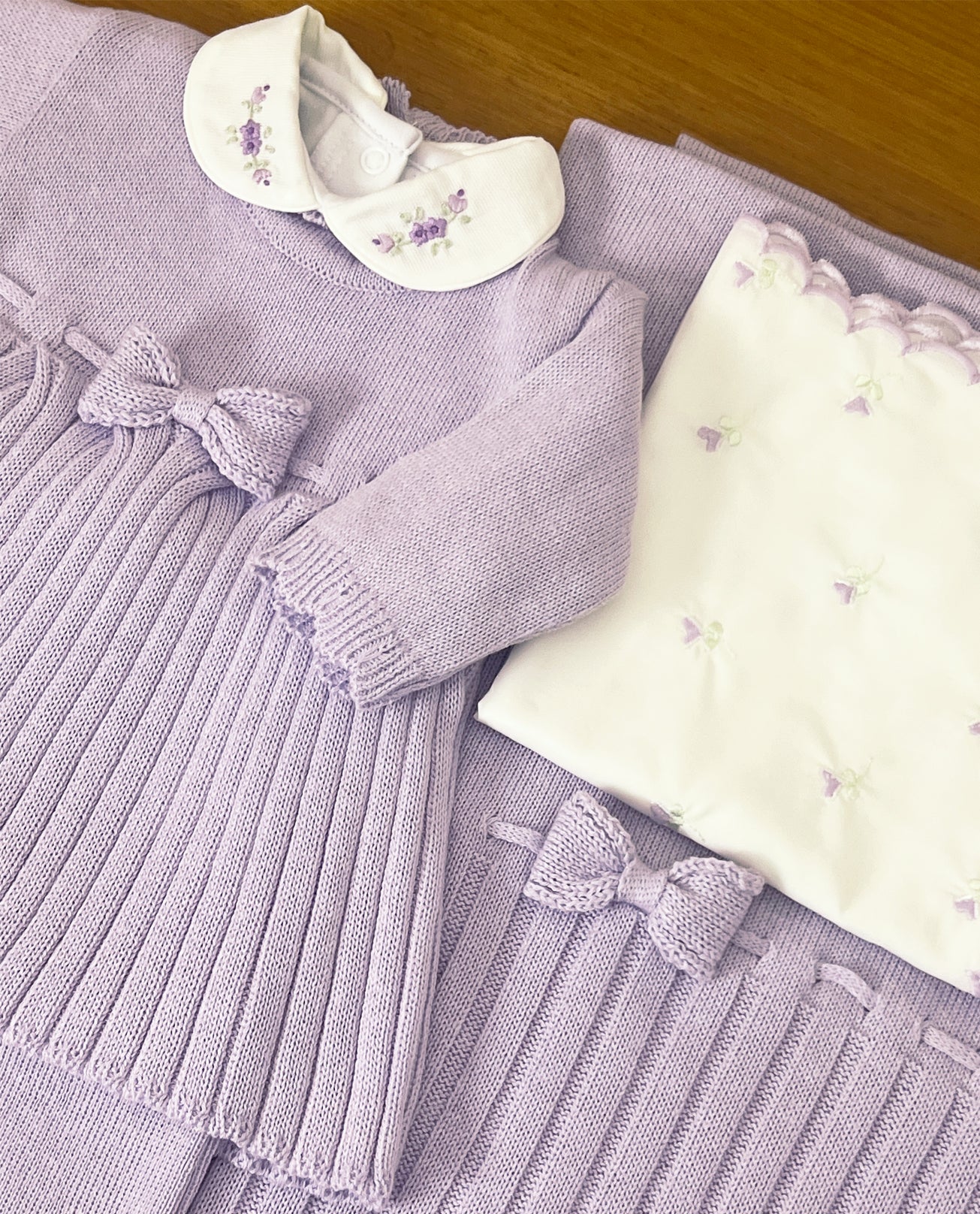 Saída Maternidade Vestido Cotelê Lilás
